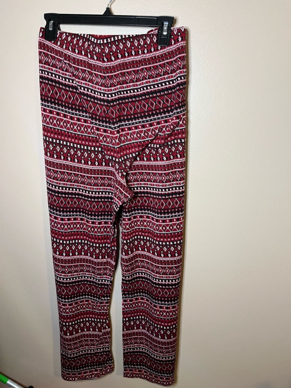 Source Unknown Red and Black Geometric Pajama Leggings